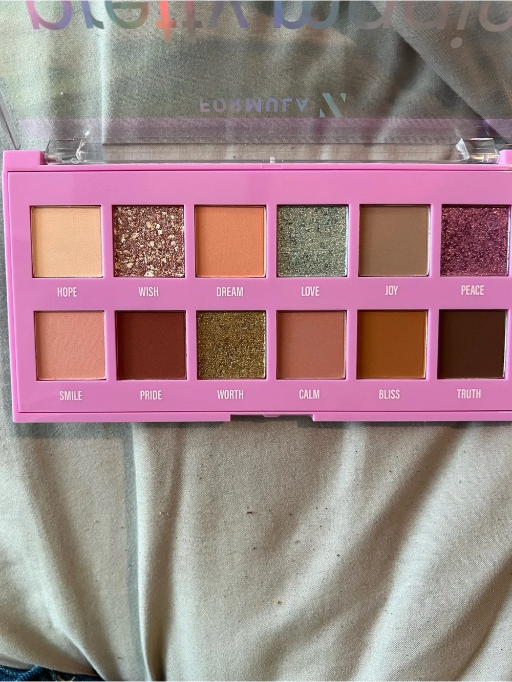 Formula Z’s-Pink Matte & Shimmer Eyeshadow Palette - Soft Pinks & Neutrals